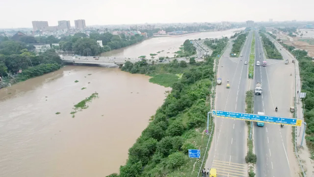 Patna Ganga Water Level Drops, Flood Threat Persists at Key Ghats