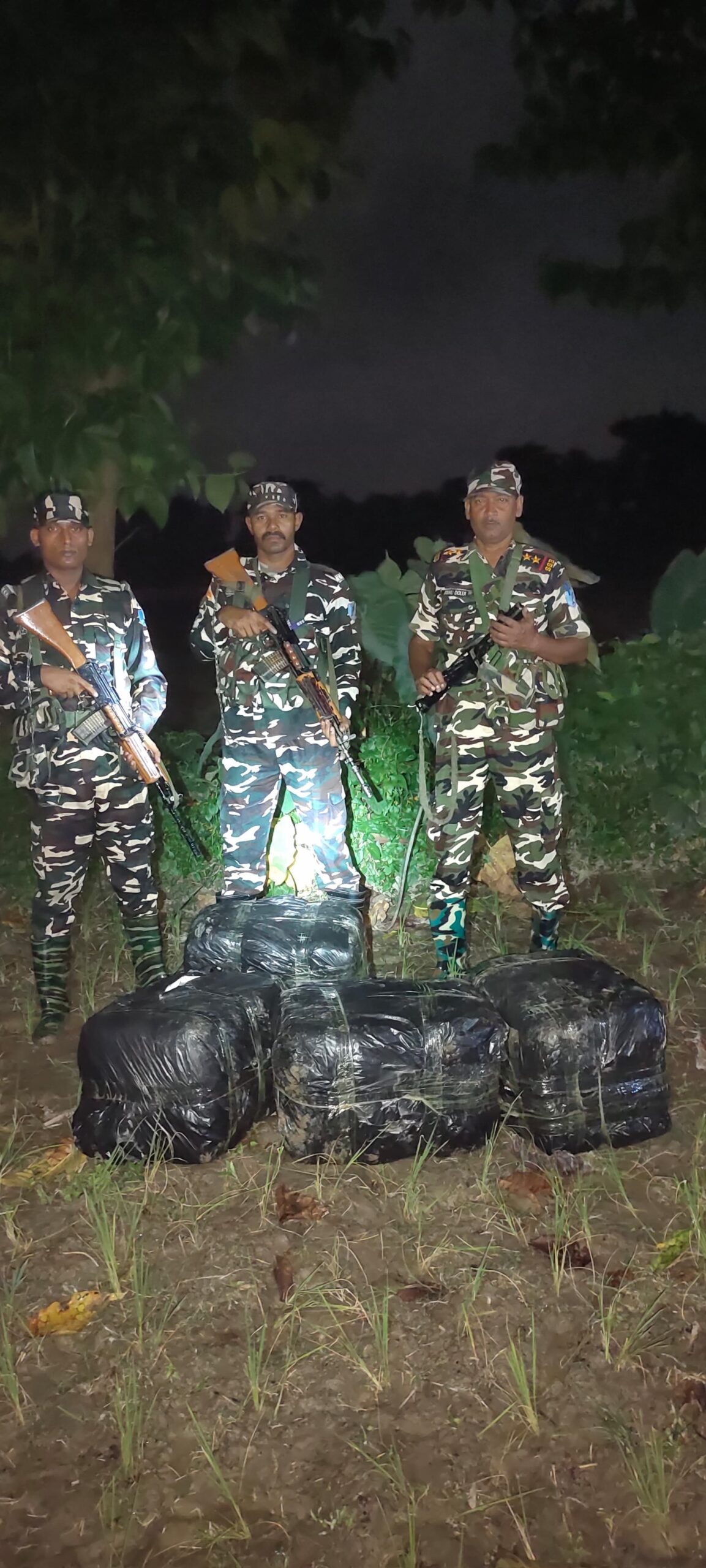 SSB Seizes 98 kg of Smuggled Ganja Near India-Nepal Border, Smuggler Escapes