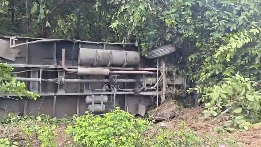 Koderma Road Accident: SUV Crashes Into Truck, Three Injured