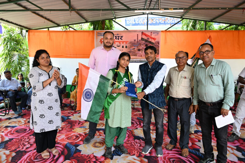Har Ghar Tiranga: PVUNL Distributes 200 National Flags in Patratu
