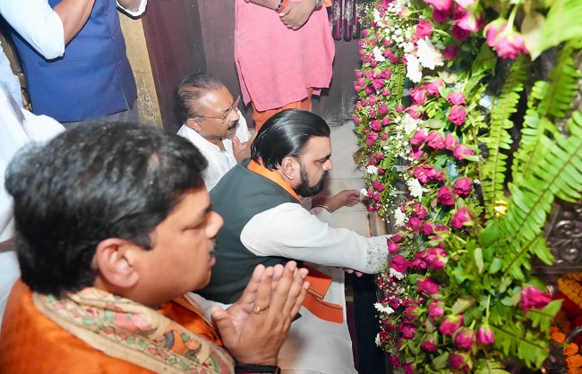 CM Samrat Choudhary Offers Prayers at Thawe Temple in Gopalganj