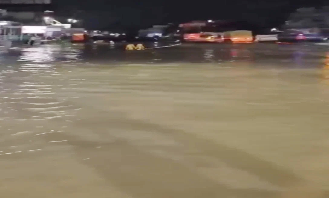 Koderma Heavy Rain: NH Lane Submerged, Several Vehicles Stuck in Water