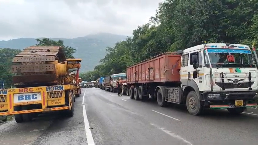 Koderma Ghat Traffic Jam: Cargo Vehicle Breaks Down, 10-Km Jam