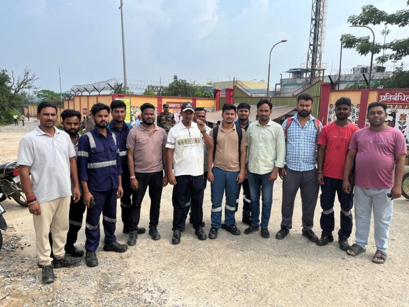 Local Landholders Block ONGC CBM Plant Gate in Gomia Over Job Demands