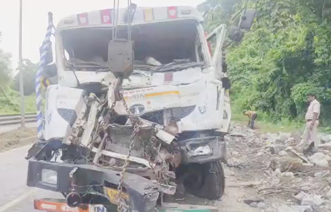 Chutupalu Ghat Accident: Out-of-Control Trailer Hits 3 Cars, Truck