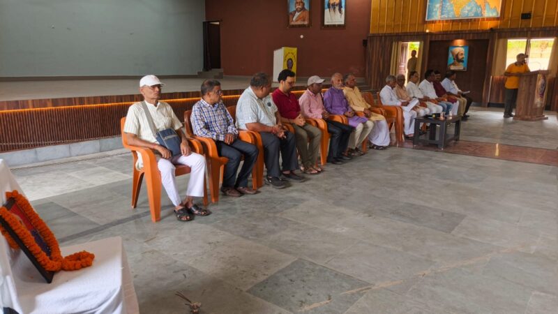Gorakhnath Mishra Paid Tribute at Saraswati Shishu Vidya Mandir