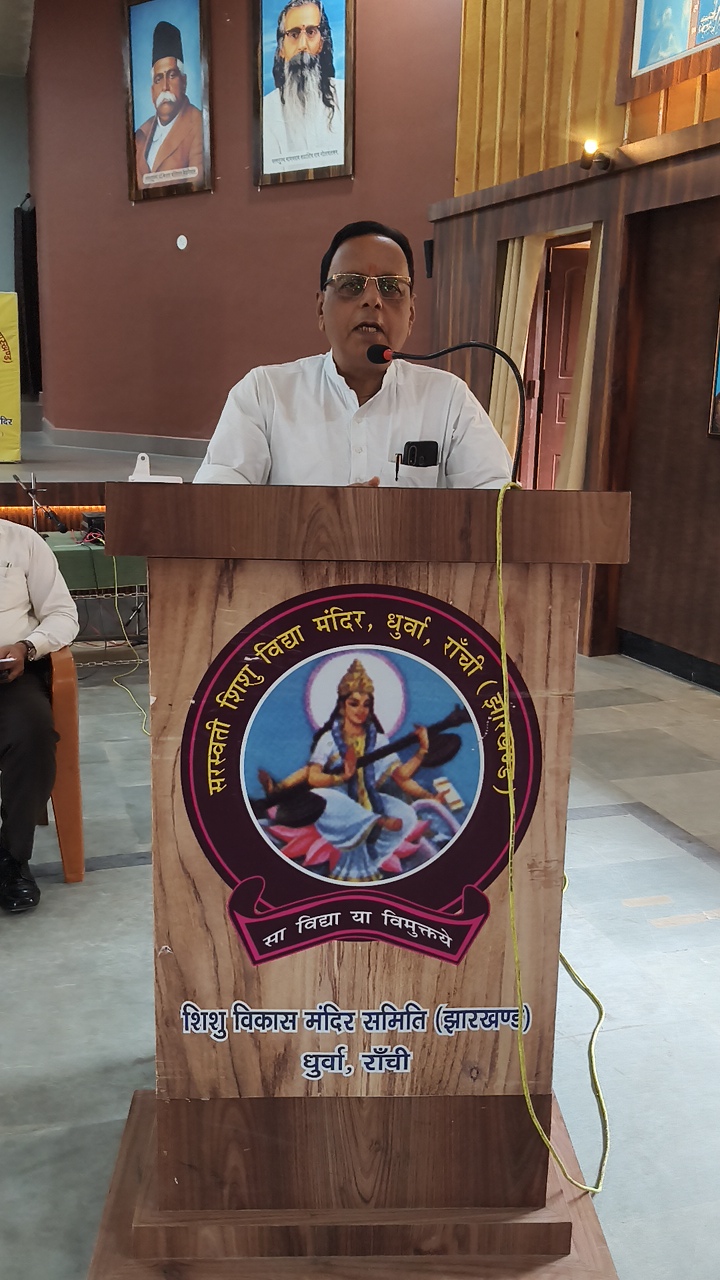 Gorakhnath Mishra Paid Tribute at Saraswati Shishu Vidya Mandir
