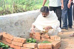 Hemant Soren Performs Traditional Shraddha Rituals for Late Mother
