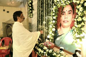 Hemant Soren Performs Traditional Shraddha Rituals for Late Mother