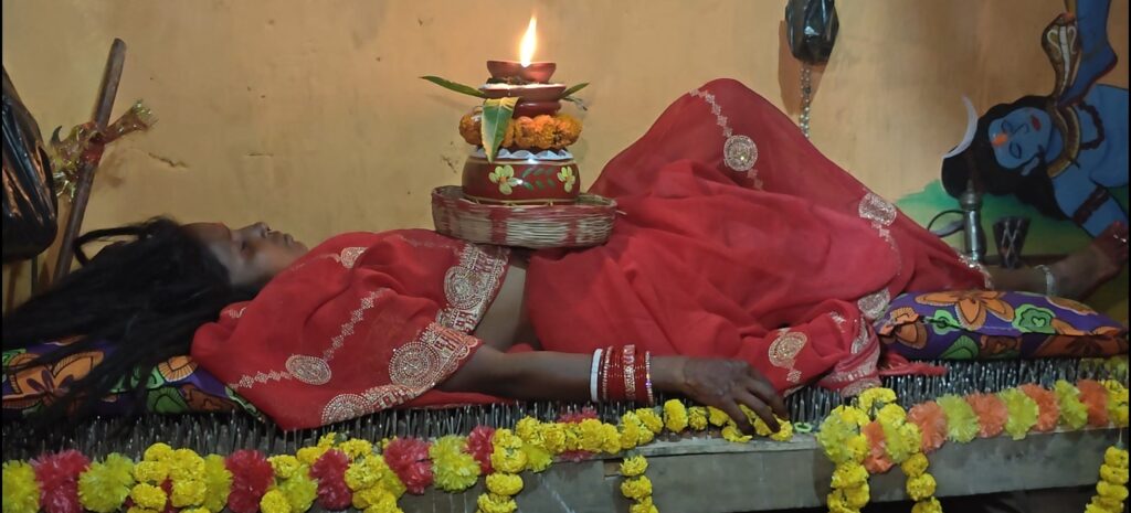 Rupa Devi's Ritual on Bed of Iron Nails Draws Crowds in Ramgarh