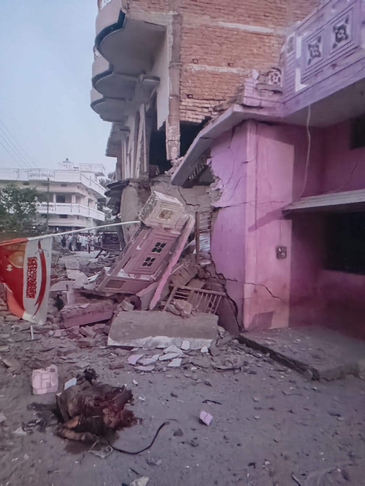 Siwan Blast Kills Five, Rescue Operation Suspended at 10 PM