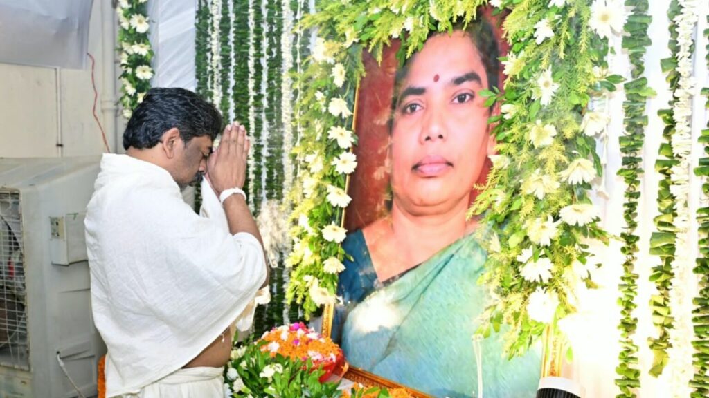 Hemant Soren Pays Tribute to Late Mother Rupi Soren in Ancestral Village