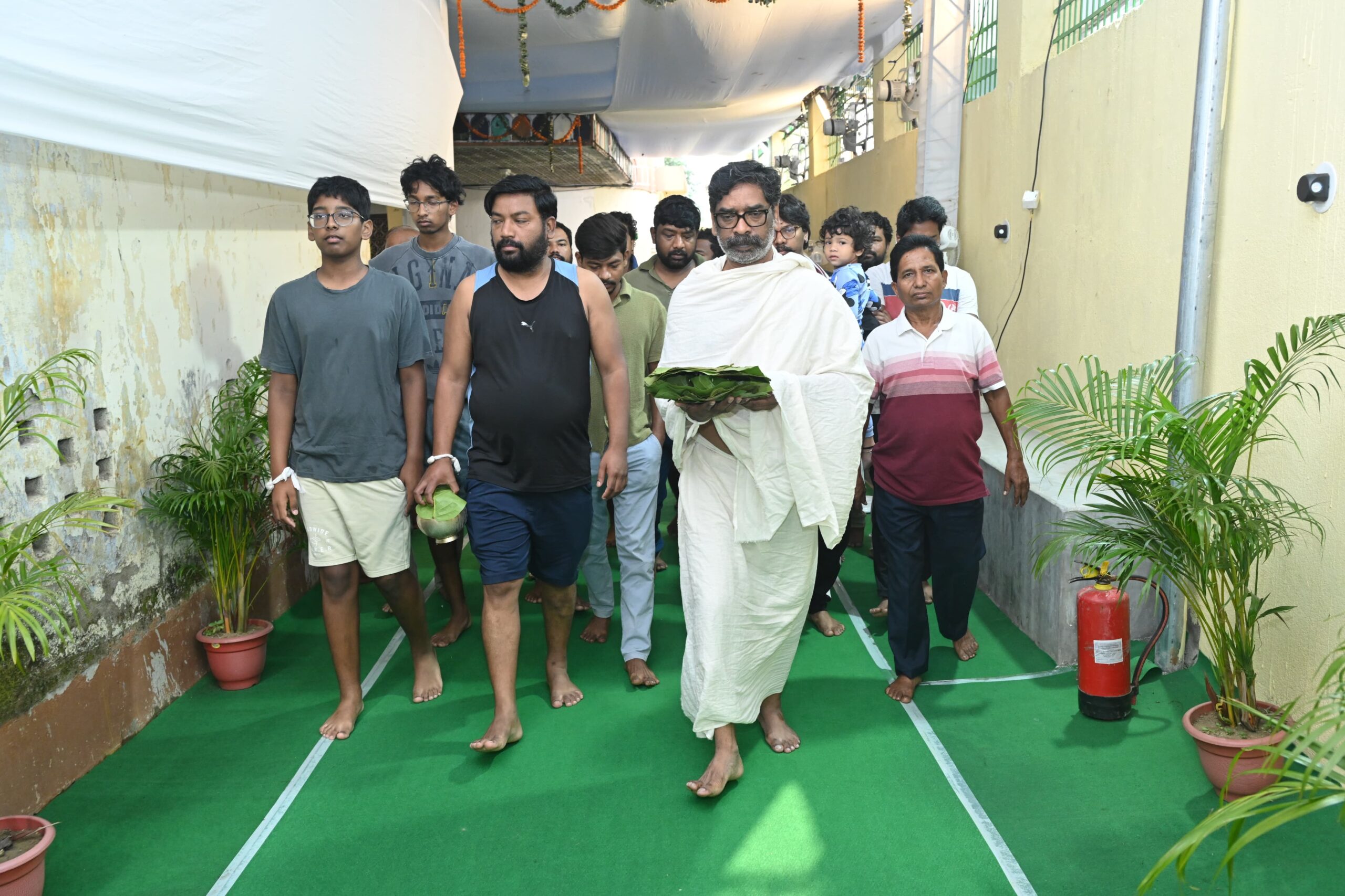 Hemant Soren Performs Traditional Rituals for Mother Rupi Soren in Nemra