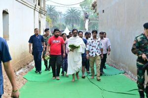 Hemant Soren Performs Traditional Rituals in Memory of His Mother