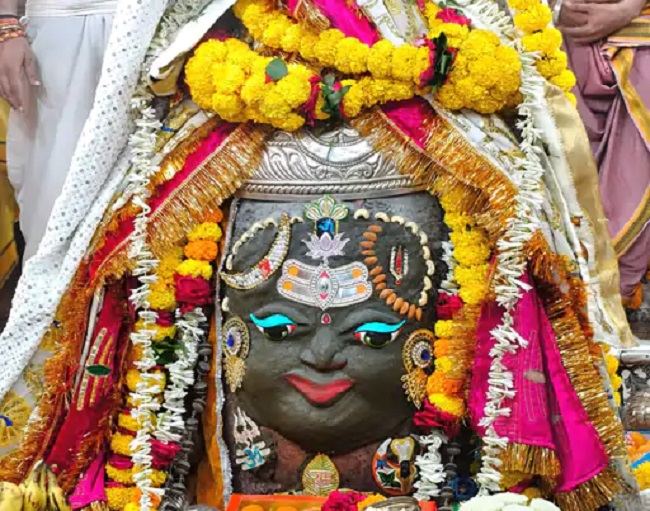 Baba Mahakal Adorned as a King on Sharad Purnima; Divine Decoration During Bhasma Aarti